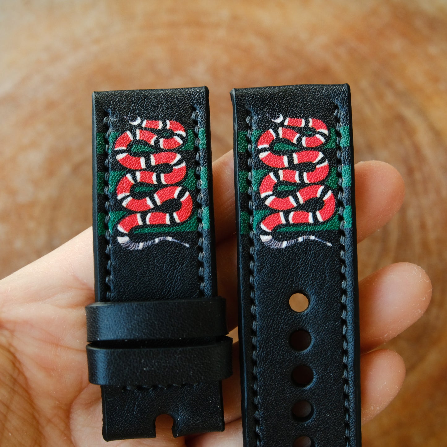 Apple Leather Strap Snake Design - ruslieco