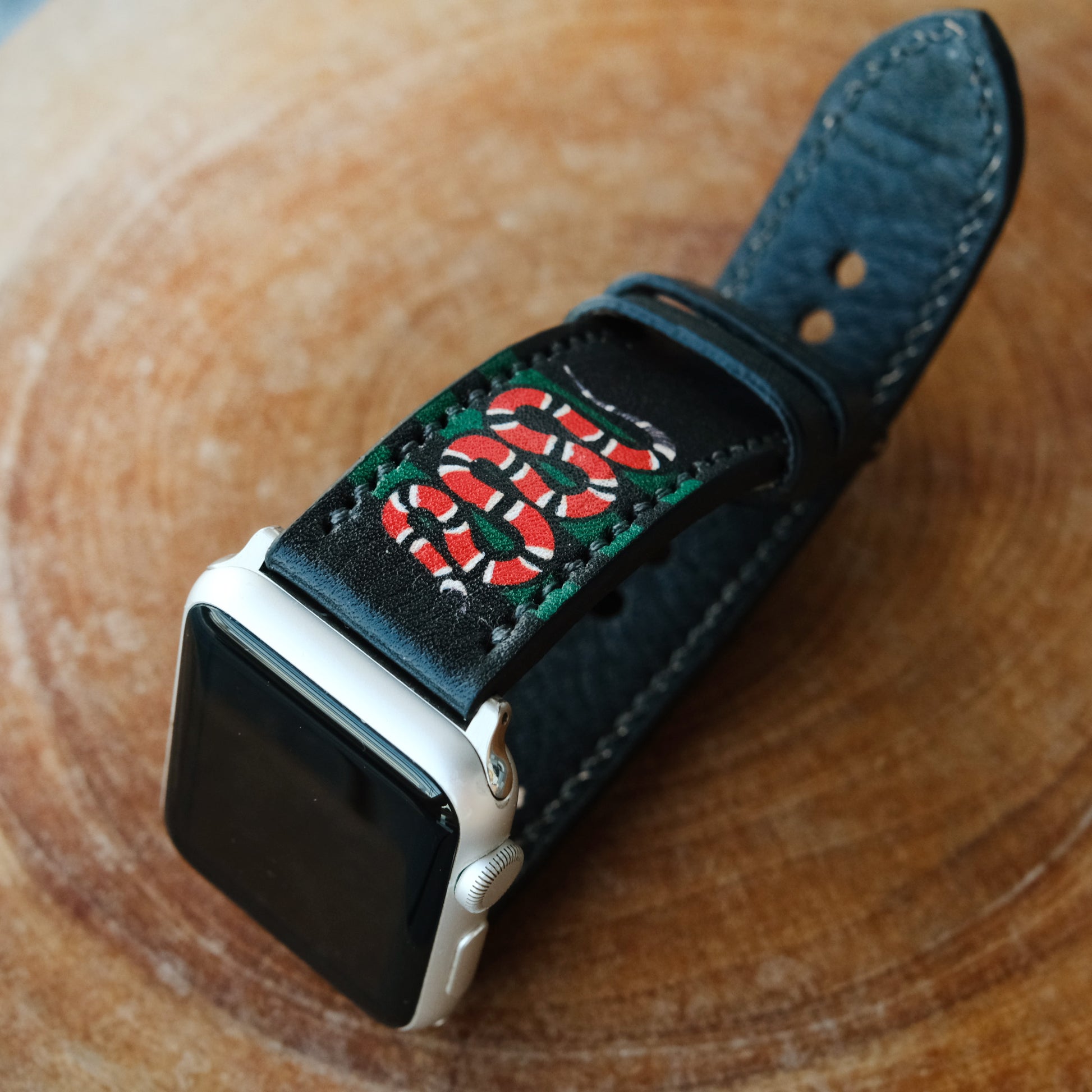 Apple Leather Strap Snake Design - ruslieco